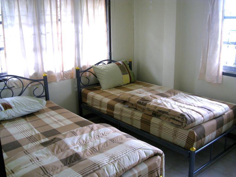 Sri Krung Guest House Аюттхая Екстер'єр фото