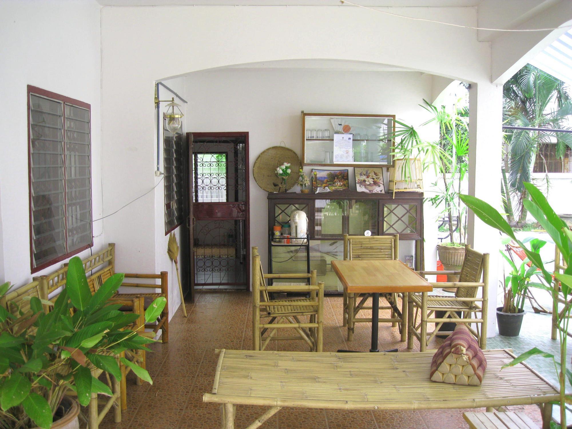 Sri Krung Guest House Аюттхая Екстер'єр фото