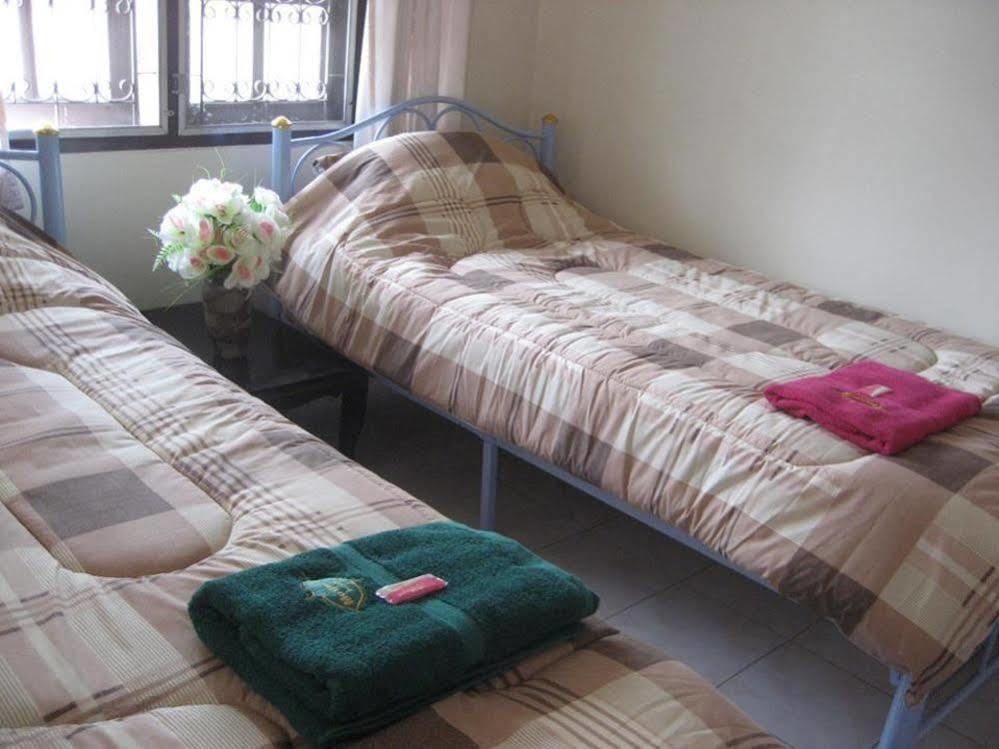 Sri Krung Guest House Аюттхая Екстер'єр фото