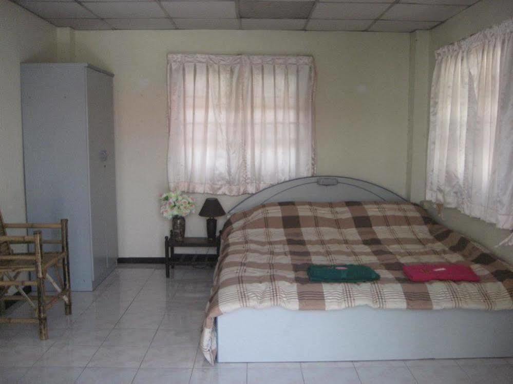 Sri Krung Guest House Аюттхая Екстер'єр фото