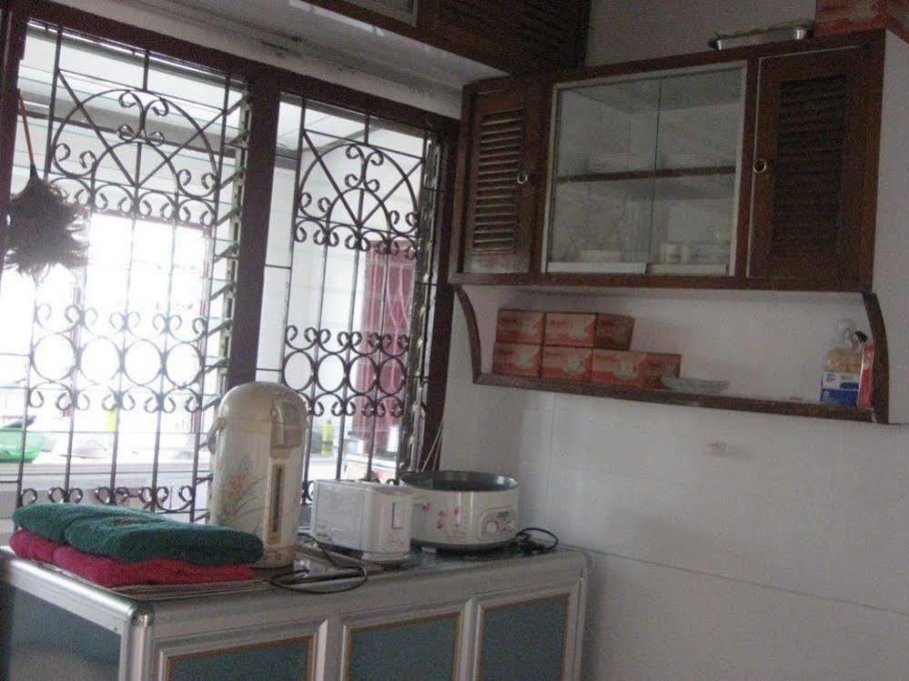 Sri Krung Guest House Аюттхая Екстер'єр фото