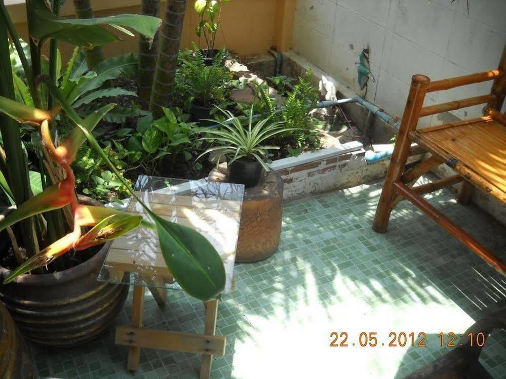 Sri Krung Guest House Аюттхая Екстер'єр фото